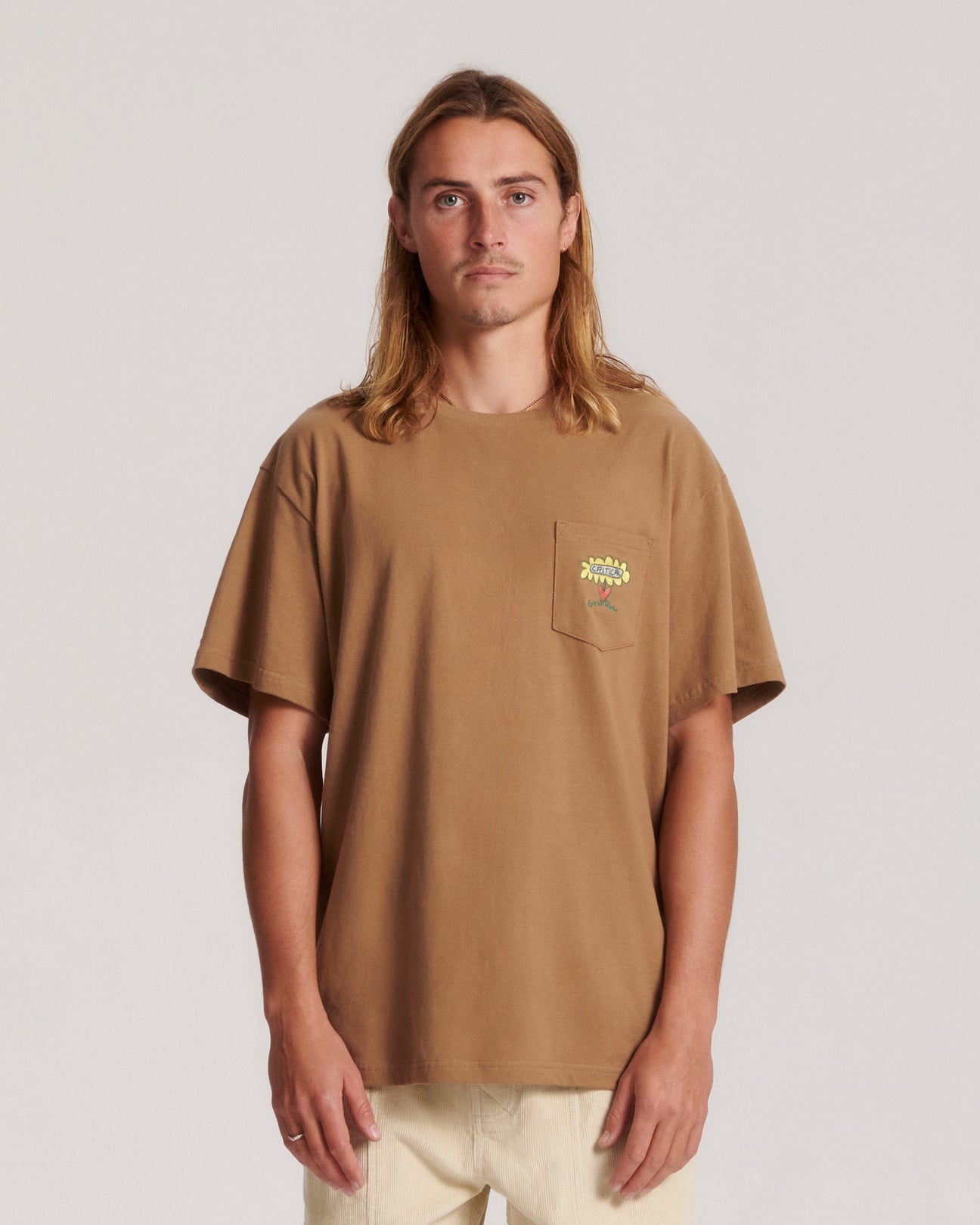 T-shirt marron logo poche avant design fleur imprimé au dos