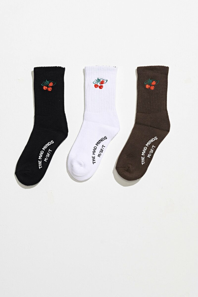 Le pack de 3 chaussettes cherry splice X3 est un ensemble de chaussettes brodées d'un design cerises rouges.