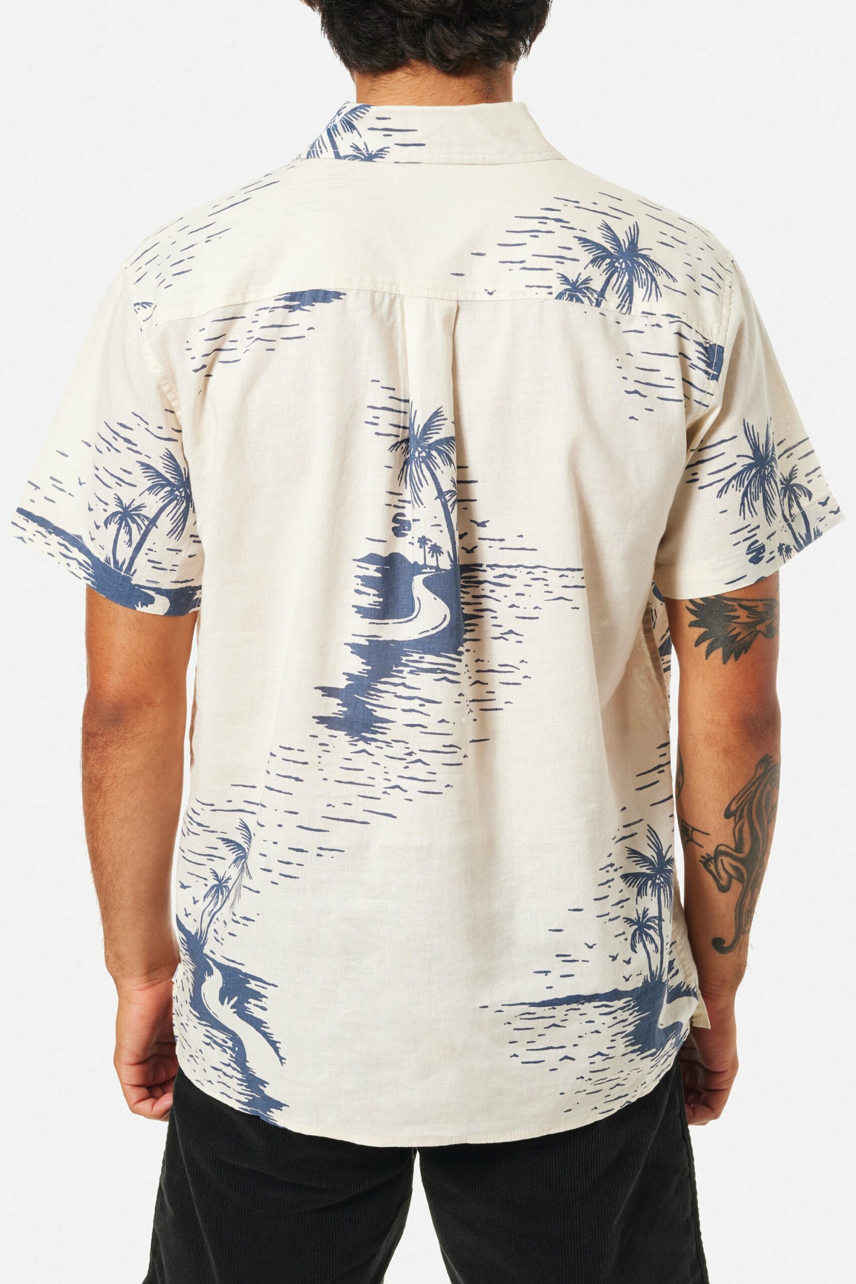Chemise katin homme au design hawaïen bleu et blanche